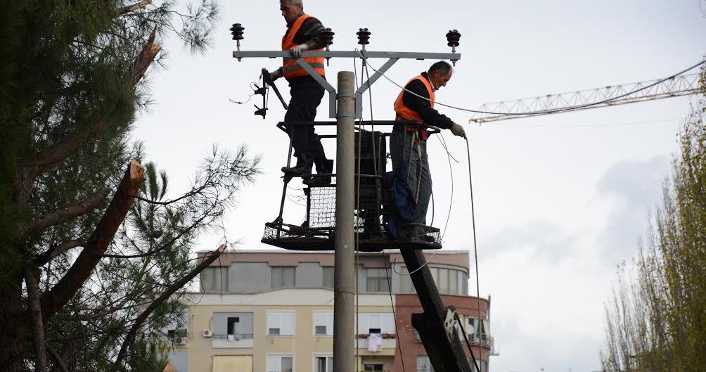 Subjekti privat demton rrjetin elektrik, pa drita disa zona ne Tirane